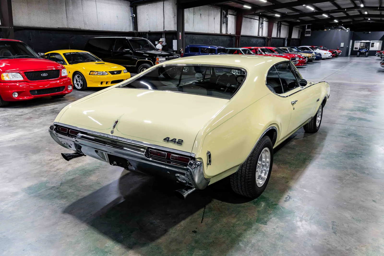 1968-Oldsmobile-442-Saffron AYellow-344878M274801A-37.jpg